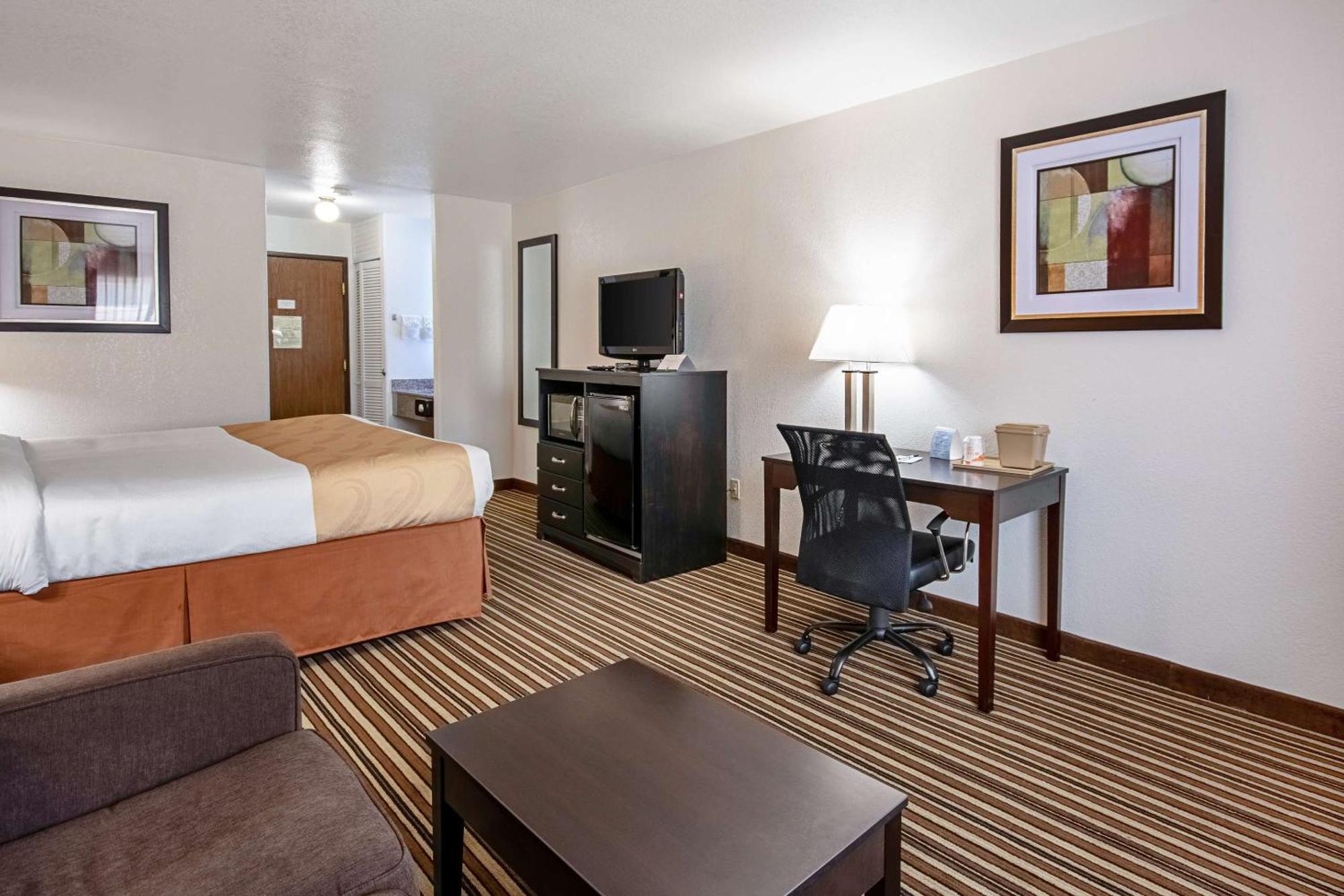 Quality Inn Dodge City Exterior photo