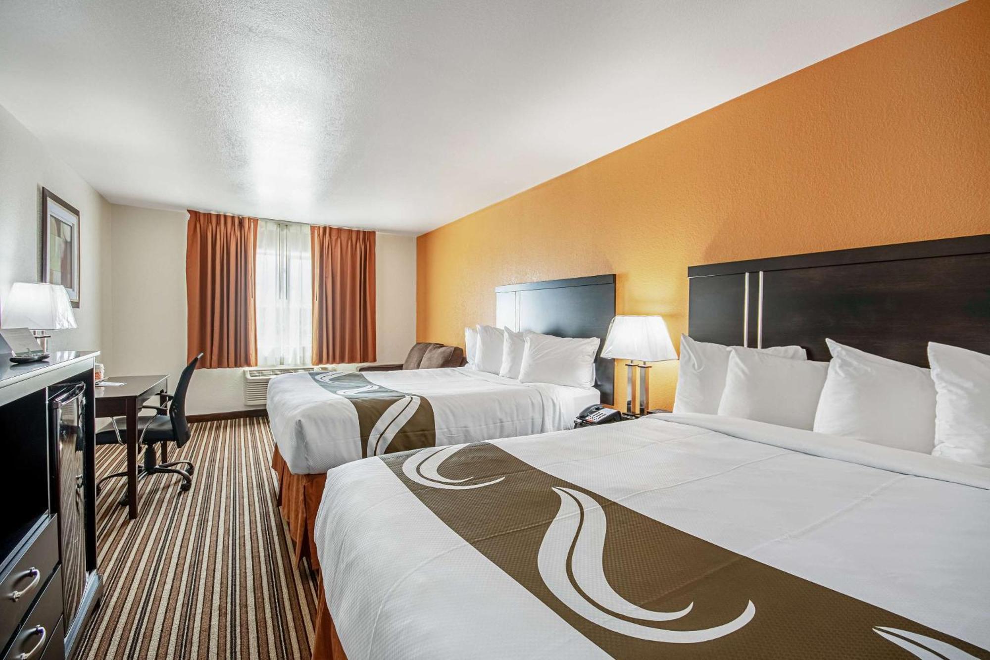Quality Inn Dodge City Exterior photo
