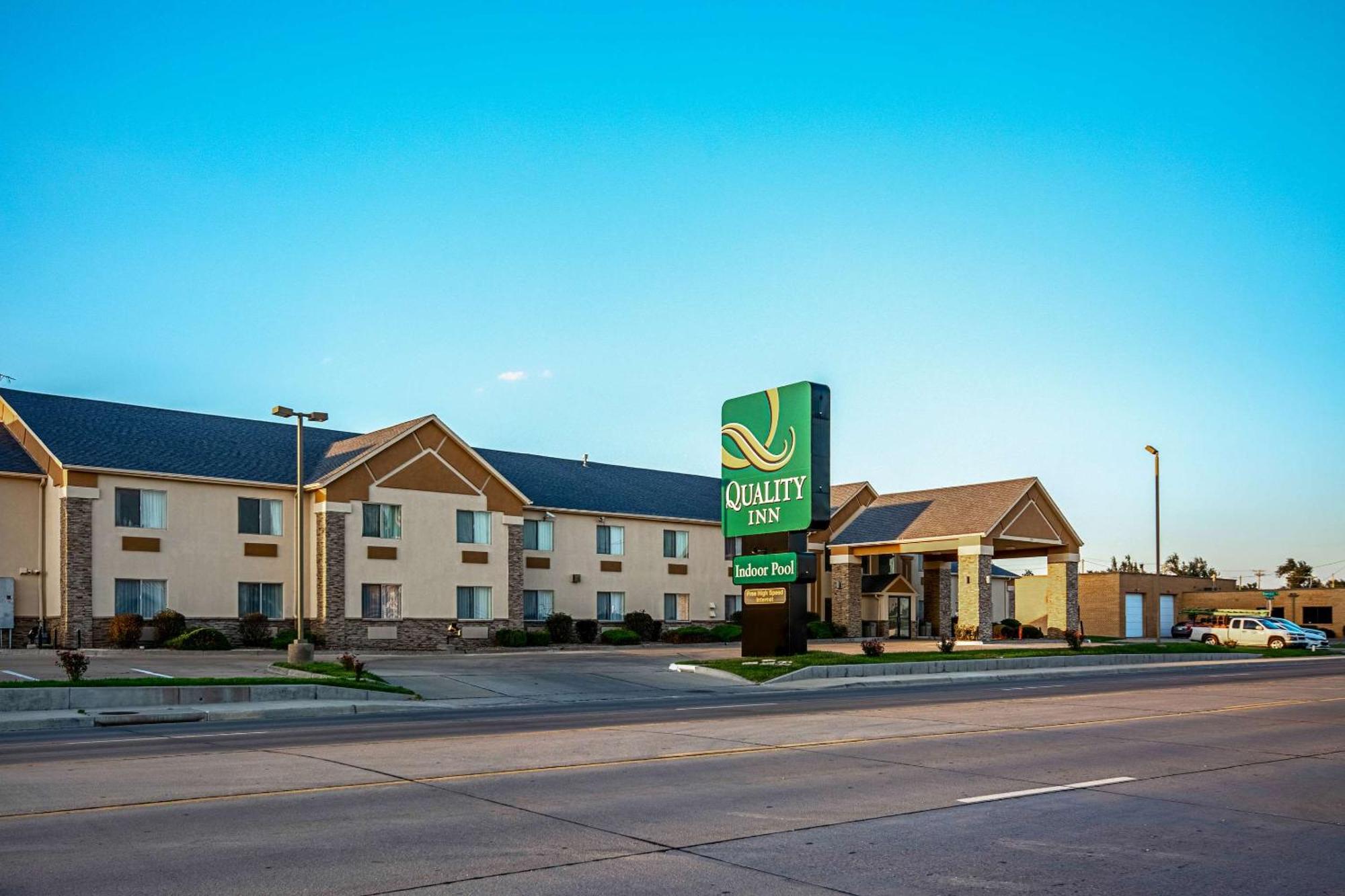 Quality Inn Dodge City Exterior photo