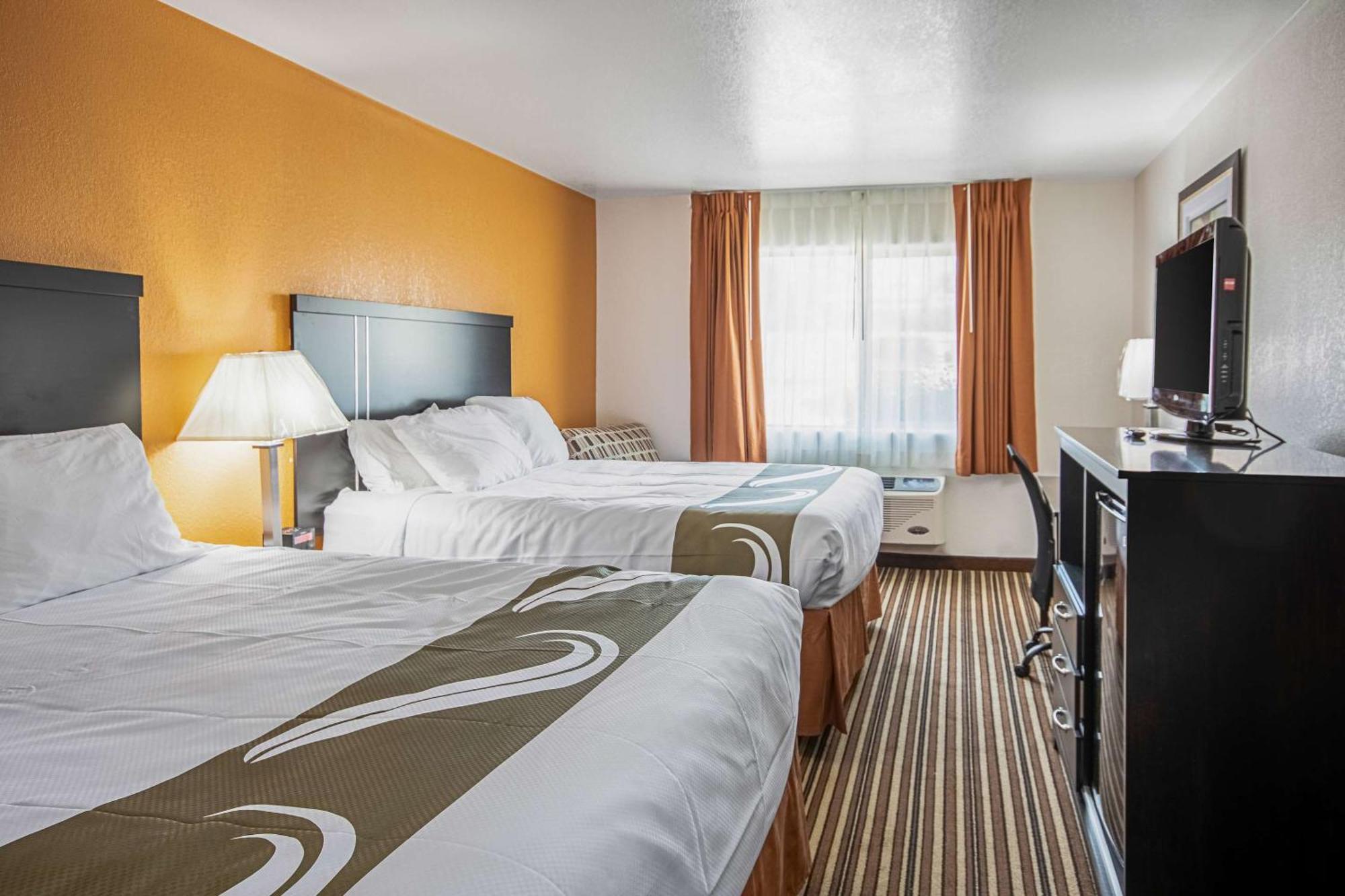 Quality Inn Dodge City Exterior photo