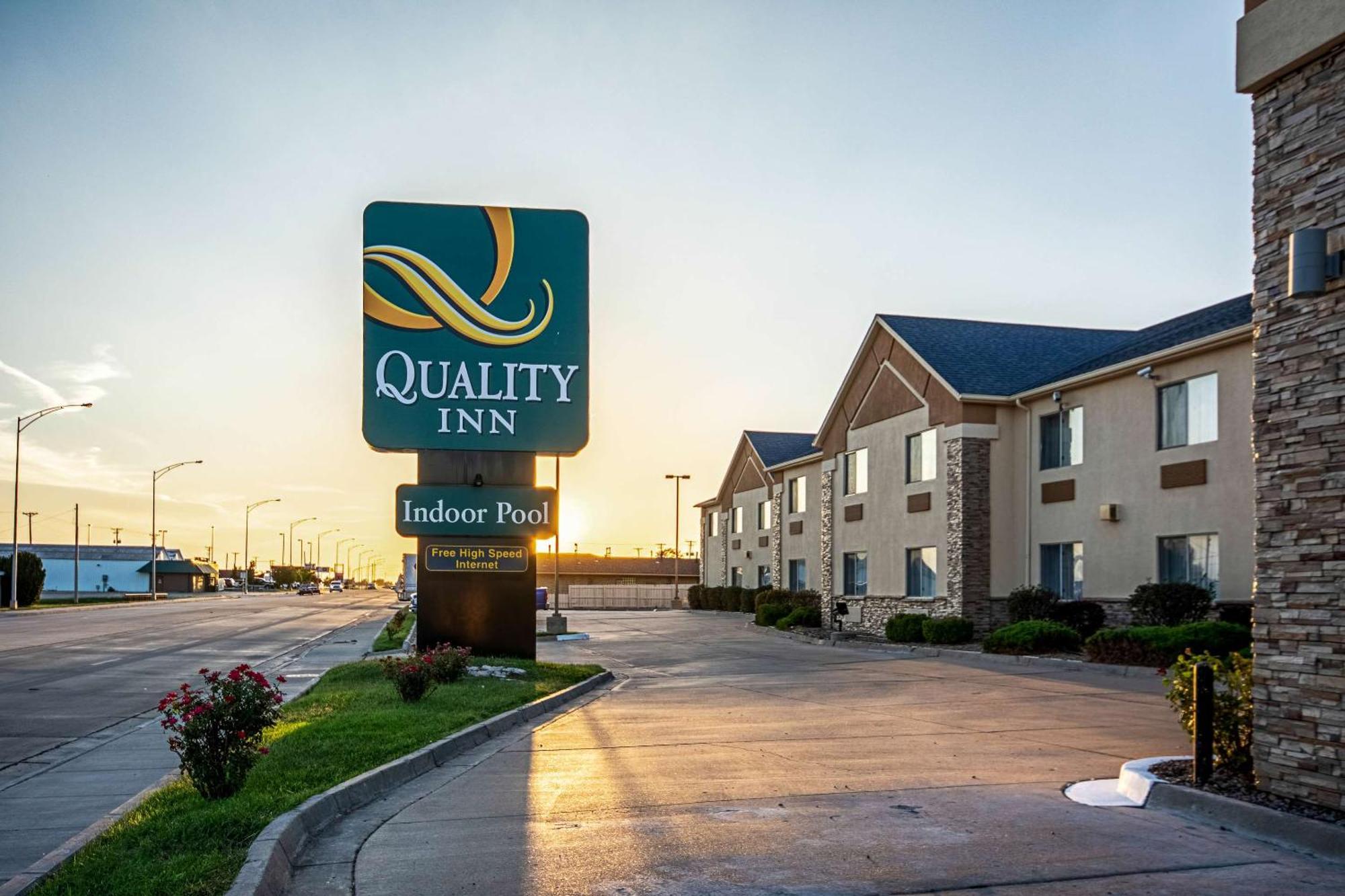 Quality Inn Dodge City Exterior photo