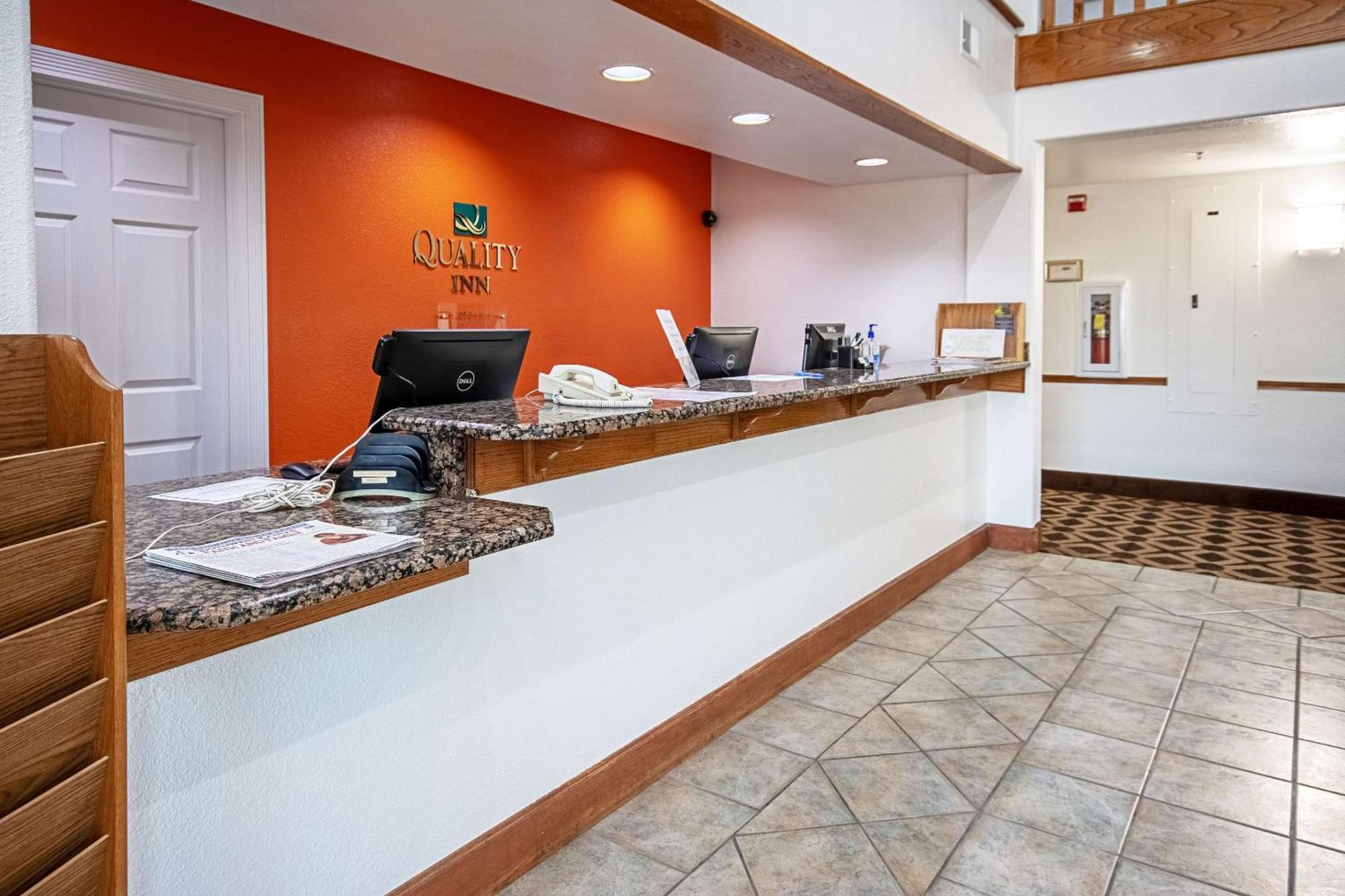Quality Inn Dodge City Exterior photo