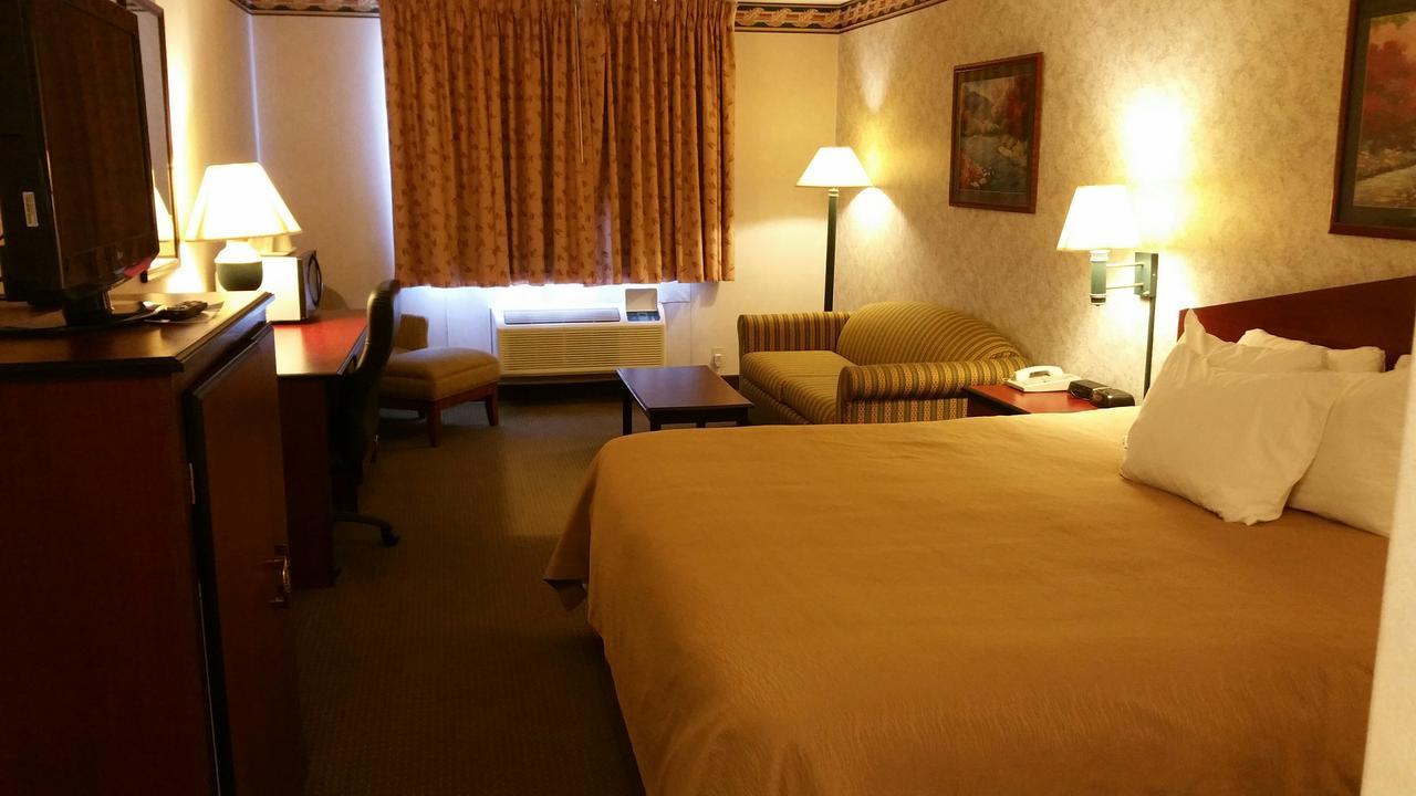 Quality Inn Dodge City Exterior photo