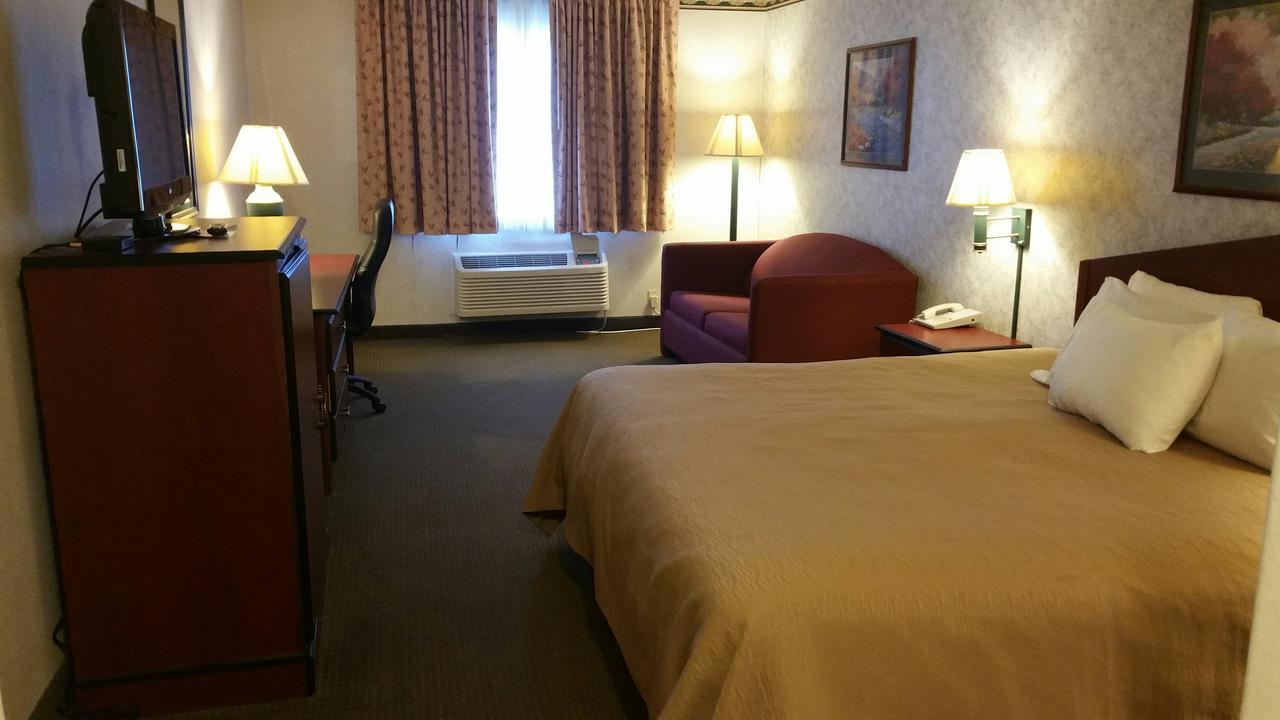 Quality Inn Dodge City Exterior photo