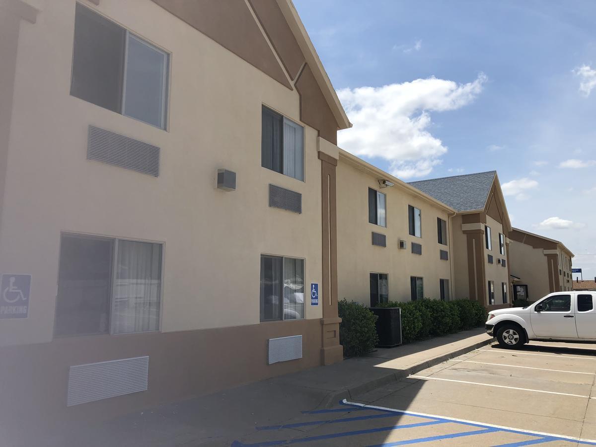 Quality Inn Dodge City Exterior photo
