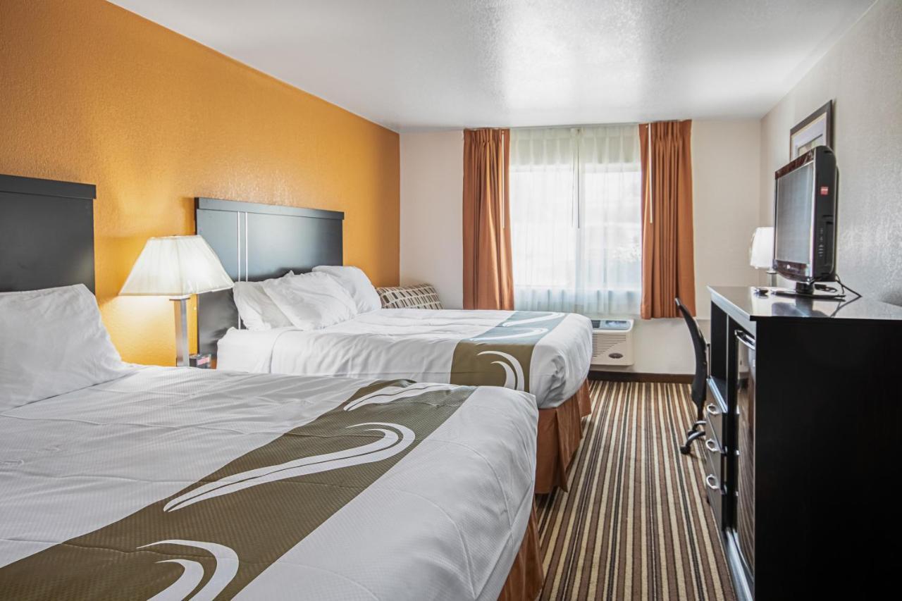 Quality Inn Dodge City Exterior photo