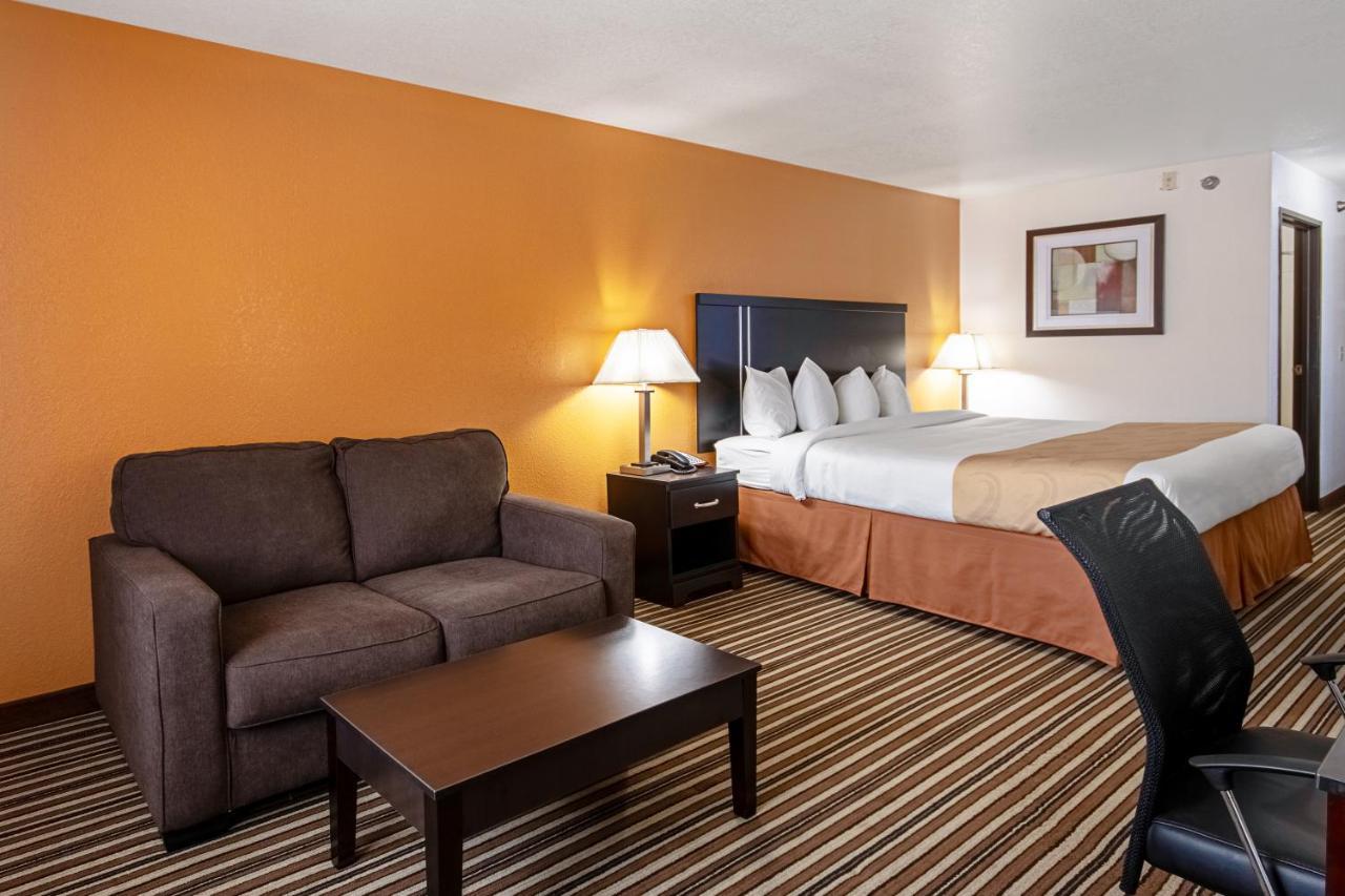 Quality Inn Dodge City Exterior photo