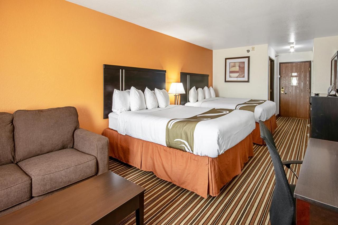 Quality Inn Dodge City Exterior photo